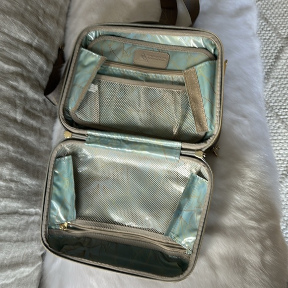 Triforce Makeup Case - Picture 11 of 12